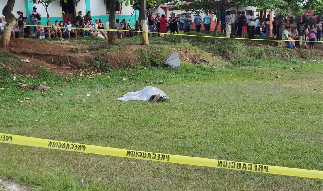 Lo asesinan a balazos en campo de fútbol