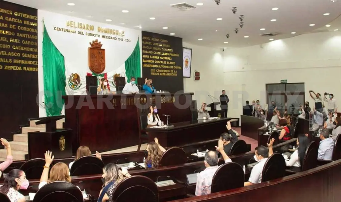 Abandonan Congreso cinco diputados y una legisladora