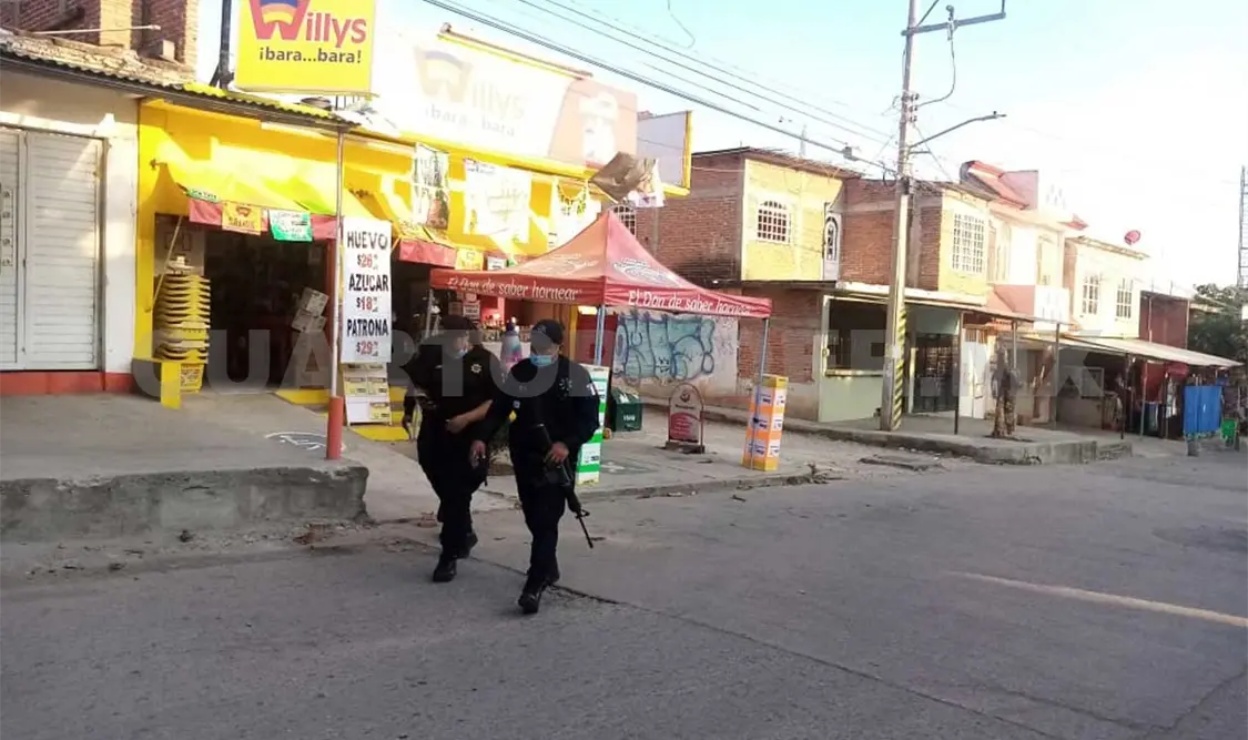 Asalta tienda Willys y huye en su moto