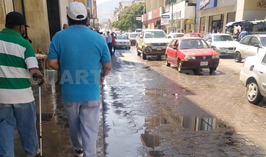 Exigen atender problema por aguas negras