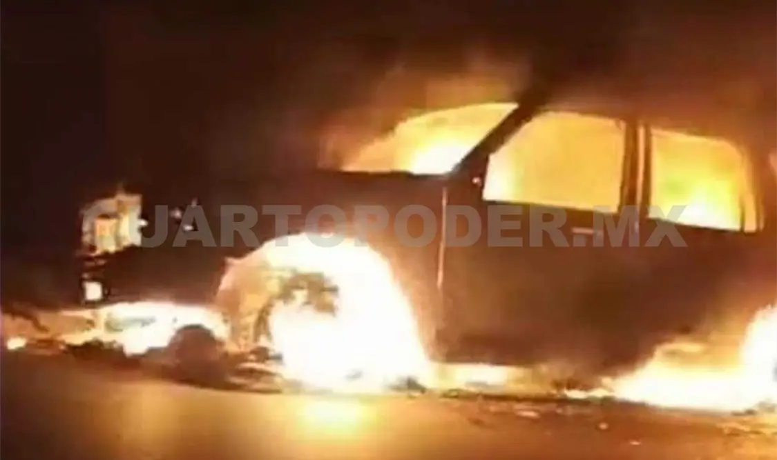 Se incendia camión y termina en cenizas