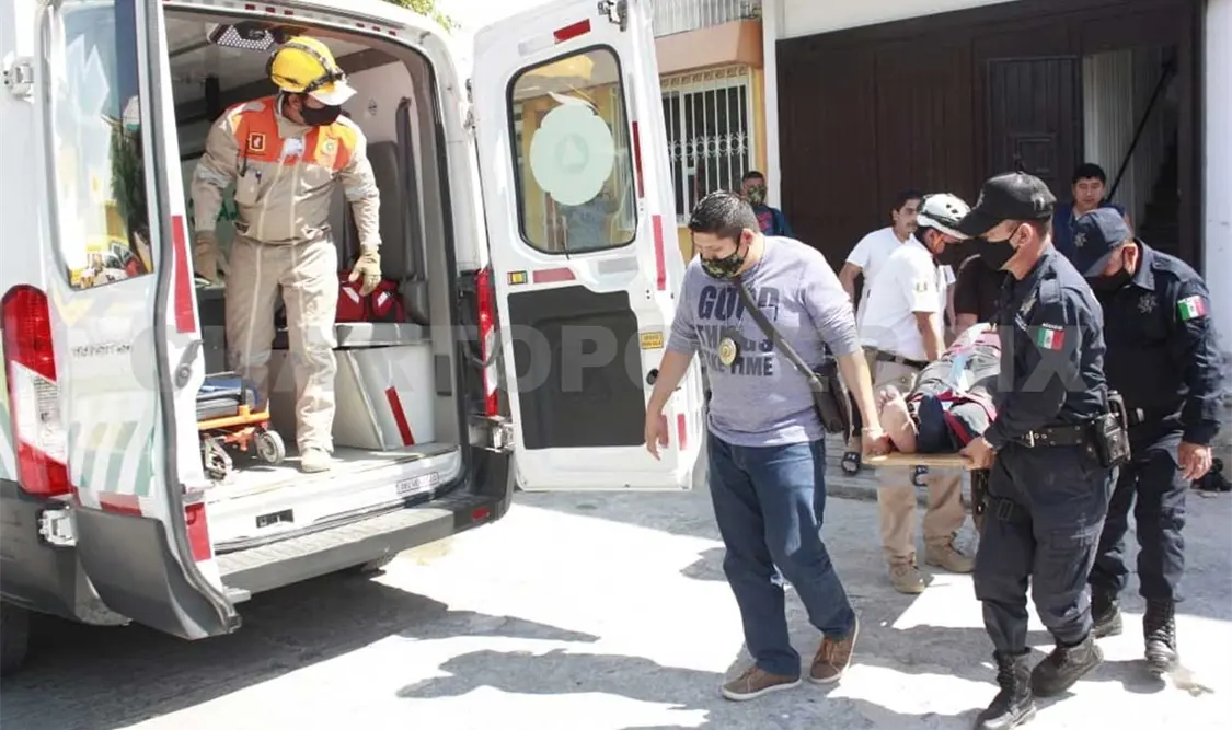 Balconero sufre descarga eléctrica y es hospitalizado