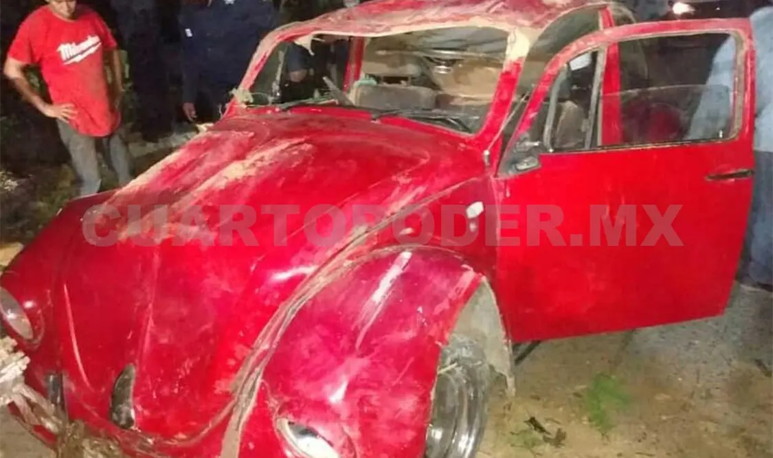 Tres heridos al caer vocho a un barranco