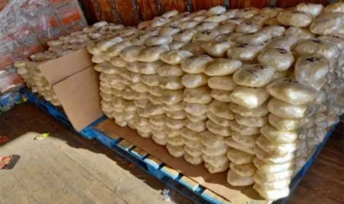 La carga de mercancía, con valor aproximado de 192 millones de pesos, fue hallada en un vehículo que transportaba lácteos y dulces, en Baja California. Cortesía
