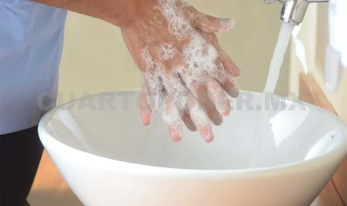 El lavado de manos o uso de gel antibacterial es una medida importante contra el covid-19. Cortesía