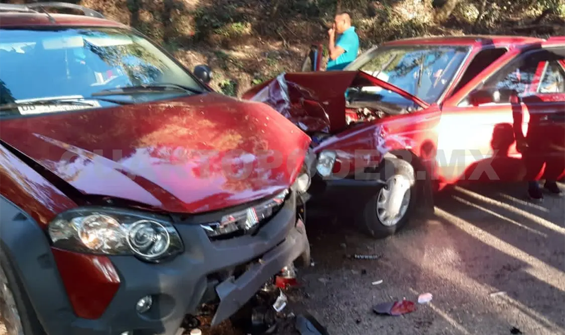 El accidente frontal ocurrió la mañana del sábado sobre el tramo carretero Ocosingo-San Cristóbal de Las Casas. Moisés Lorenzo / CP