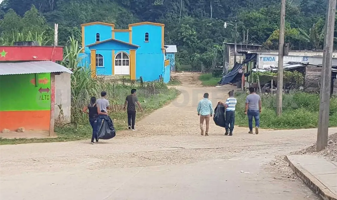 Se niegan a recibir vacuna; “aquí no hay covid”