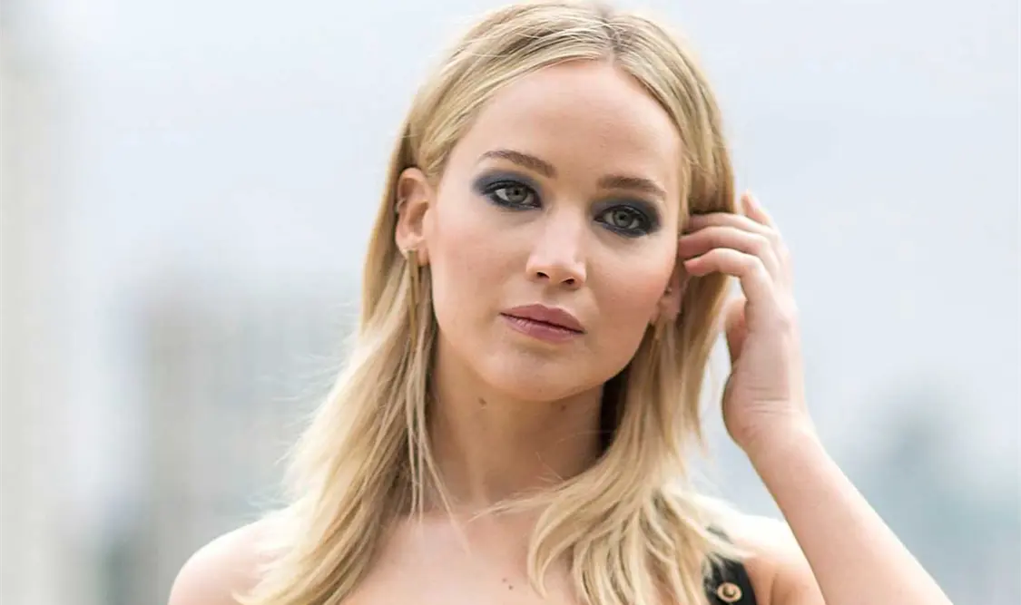 Jennifer Lawrence sufre accidente en el set