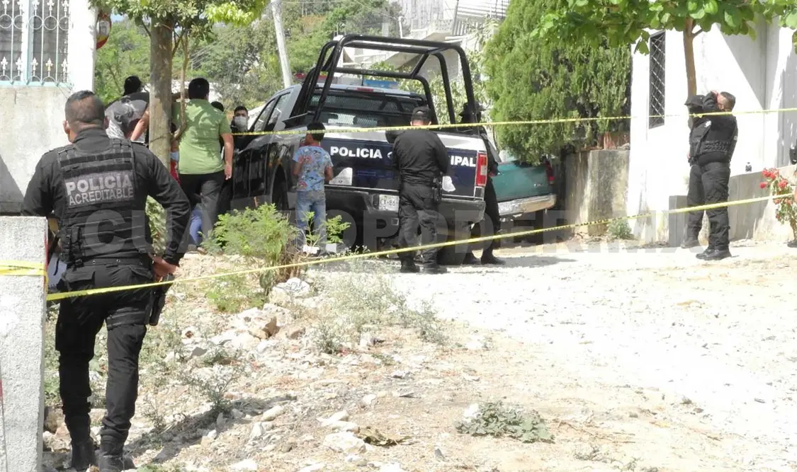 Encuentran cadáver putrefacto al interior de un departamento