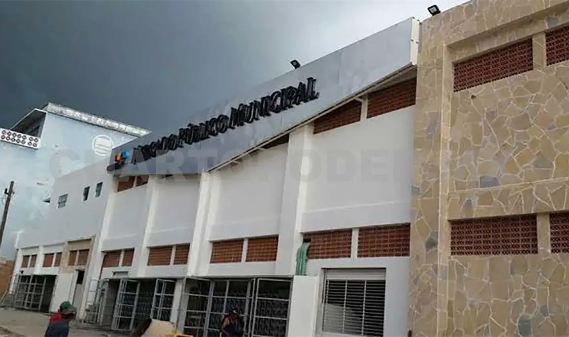 Al menos diez personas presentaron cuadros graves de diarrea tras consumir queso en mal estado a las afueras del mercado. CP