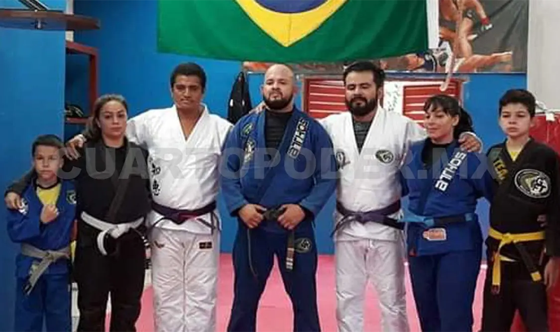 El instructor brasileño, junto a algunos practicantes chiapanecos y otros competidores llegados desde Brasil. Cortesía