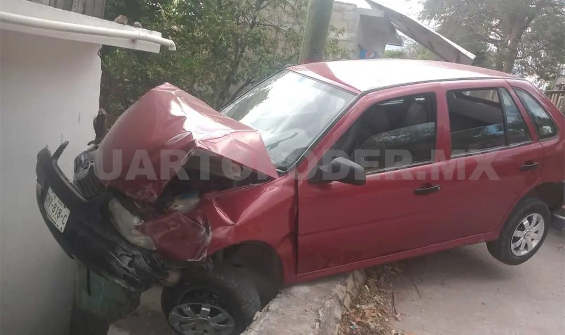 El accidente ocurrió ayer por la tarde sobre la avenida Miguel Alemán y esquina con la calle José Castillo Tielemans, en la colonia Carlos Salinas de Gortari. Ulises López / CP