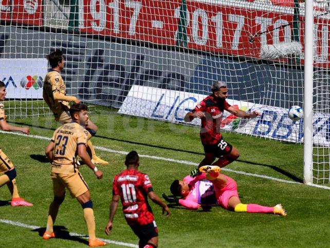 Con polémico arbitraje, Toluca vence a Pumas Con polémico arbitraje, Toluca vence a Pumas