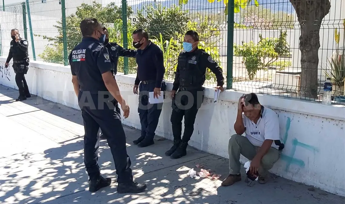 Le dan un batazo en plena vía pública