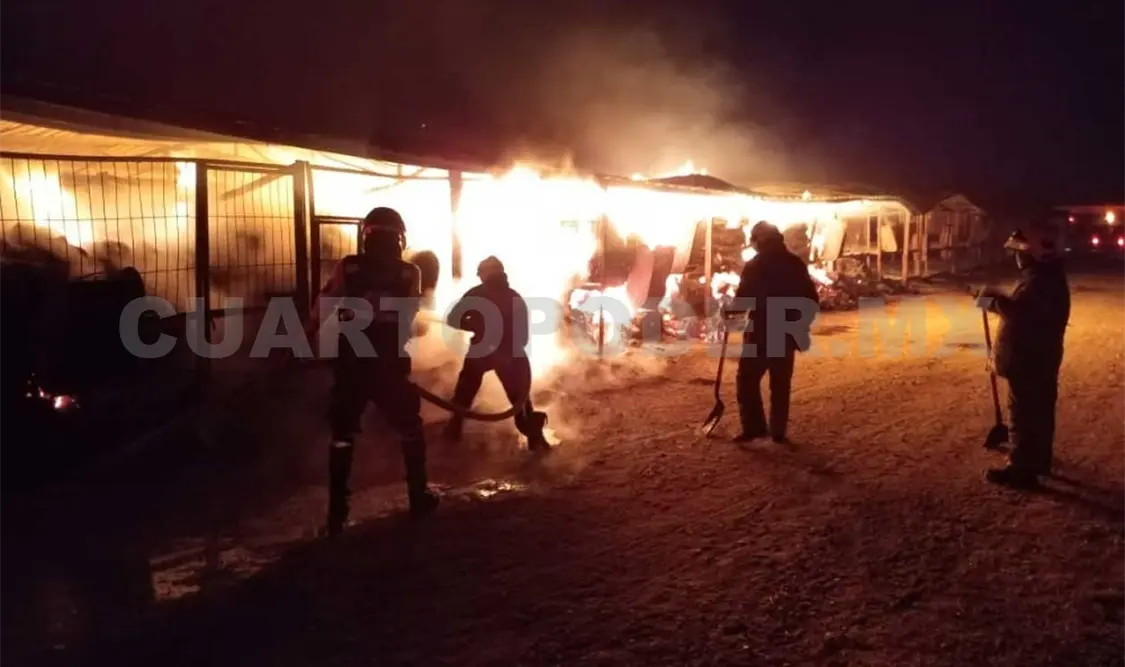 Incendio en lienzo charro moviliza a los bomberos