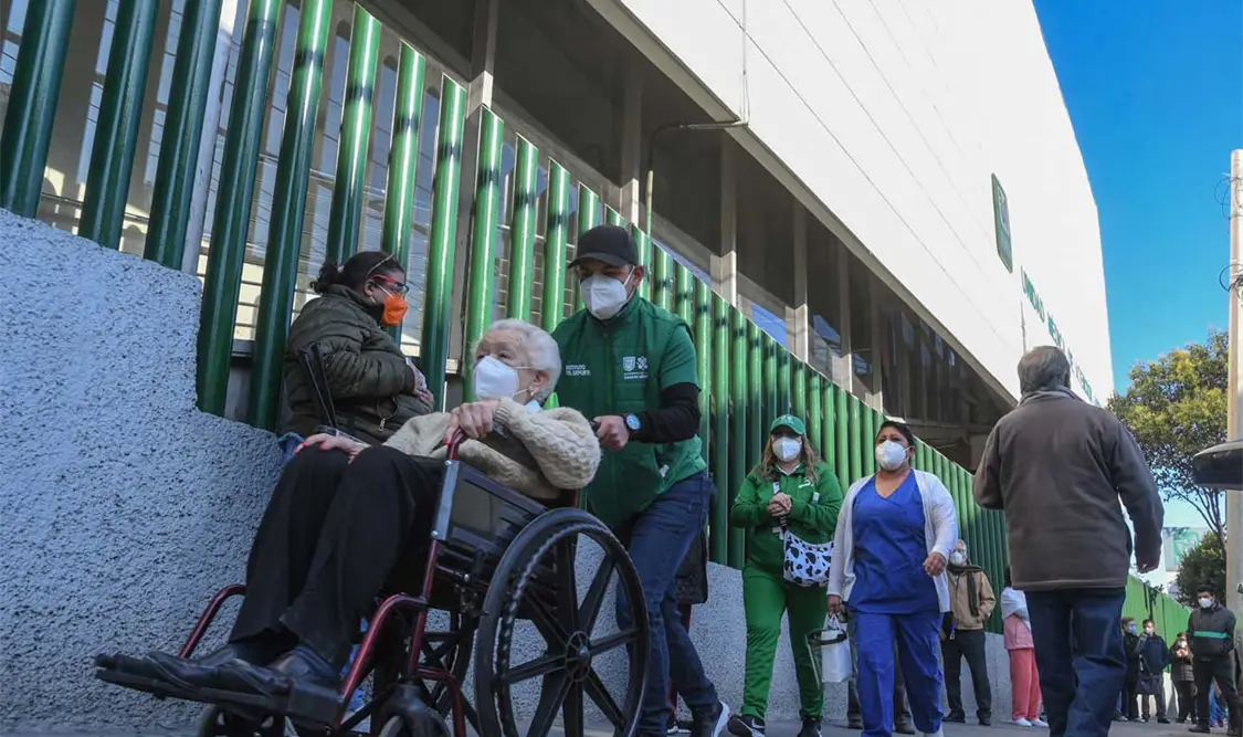 Aplican 10 mil 565 dosis a adultos mayores