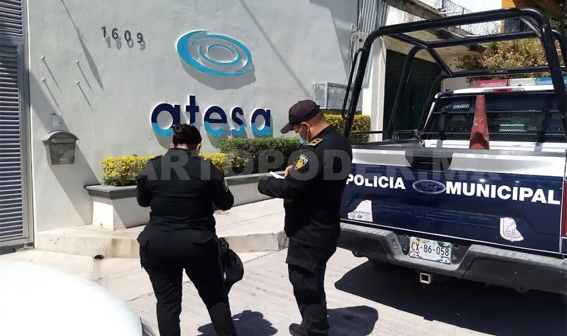 Sujetos armados atracan a empleados de negocio