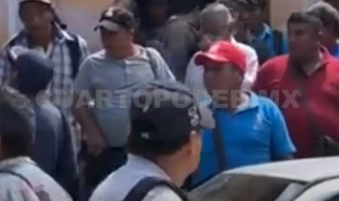 Pobladores de Simojovel retienen a funcionarios