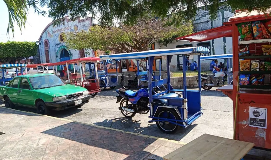 Protestan por entrada irregular de ecotaxis