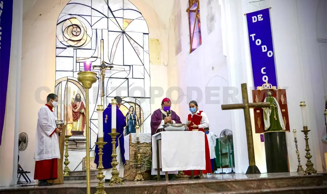 Llama monseñor a orar por víctimas de covid-19