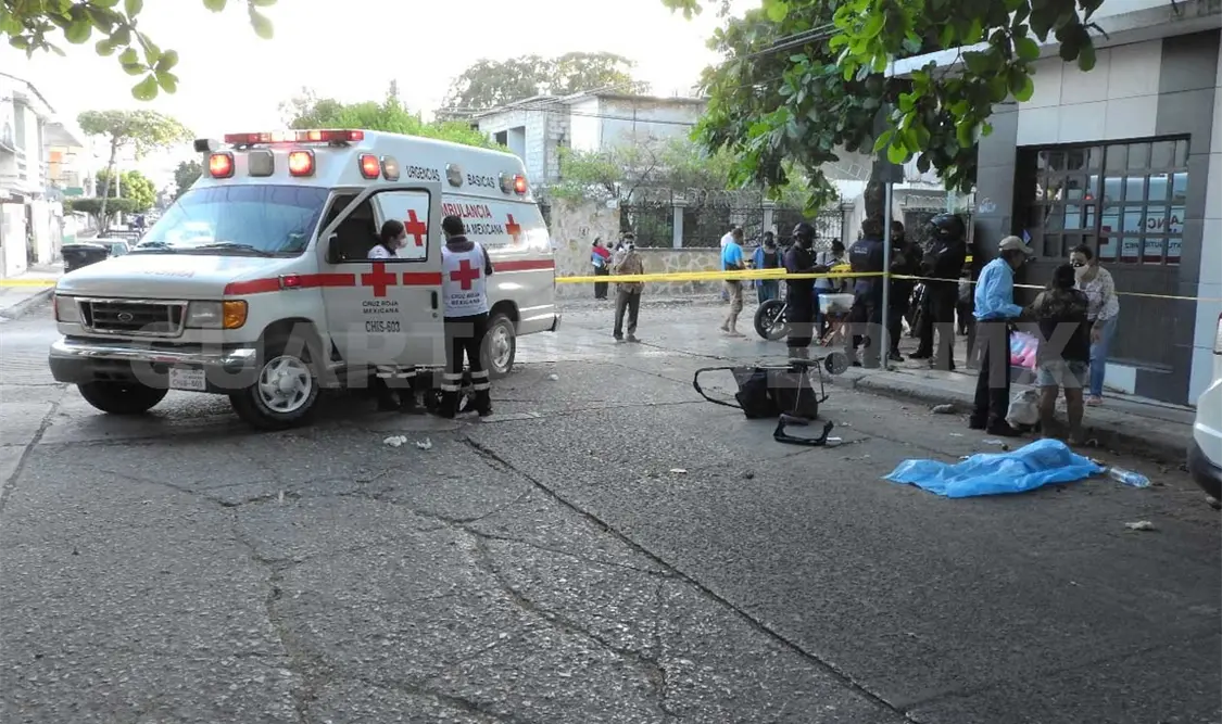Muere niña aplastada por camioneta
