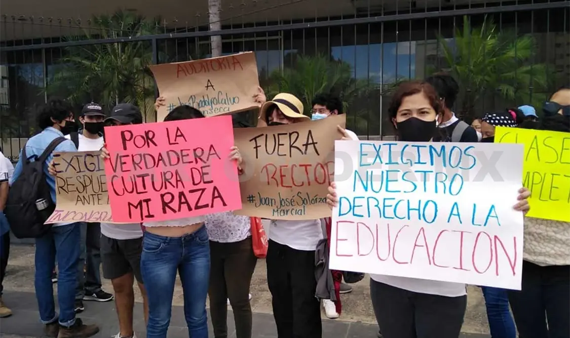 Exigen la destitución de rector del Unicach