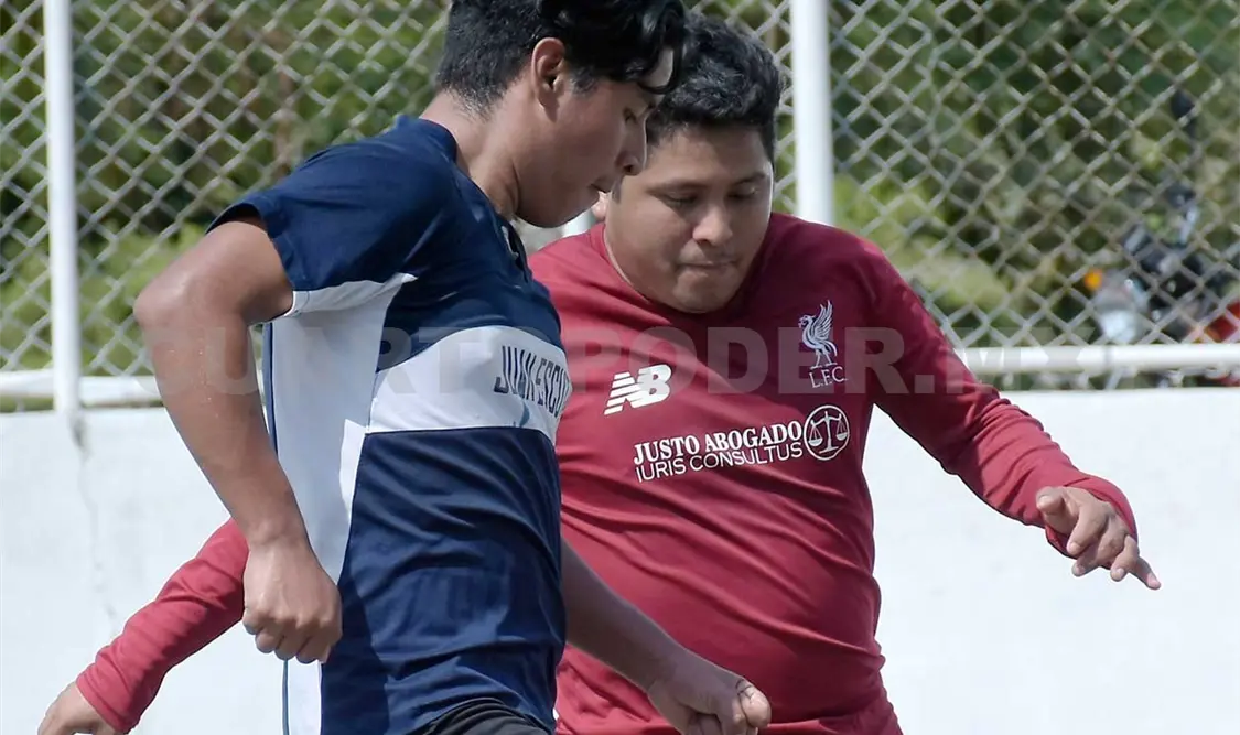 El torneo dominical que tiene como sede la cancha de Futbol Rápido del parque del Oriente Pañuelo Rojo de esta capital programó seis encuentros. Diego Pérez/CP