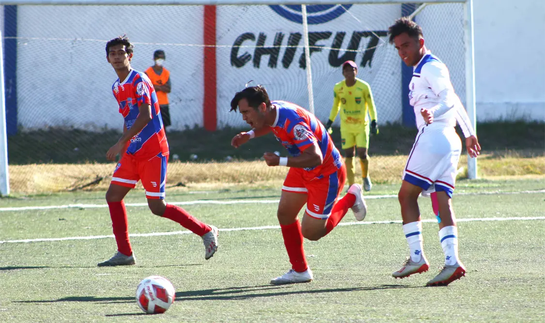 Emocionante partido de la tercera división profesional, disputado a puerta abierta en el estadio Flor del Sospó de Tuxtla Gutiérrez. Diego Pérez/CP