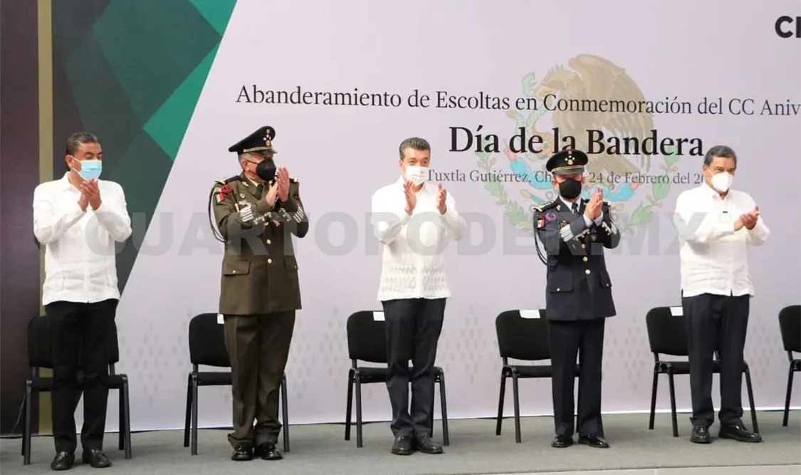 En Chiapas, abanderan a escoltas en 200 aniversario