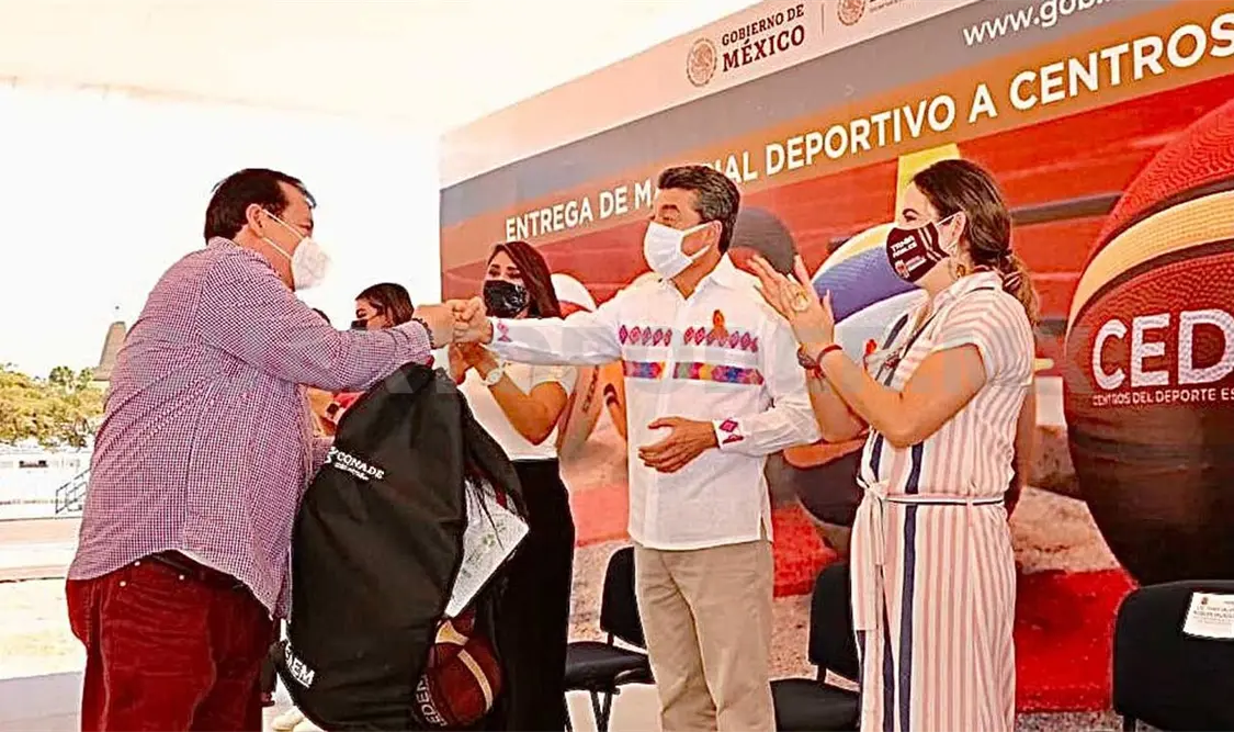 Agradecen al gobernador por material deportivo