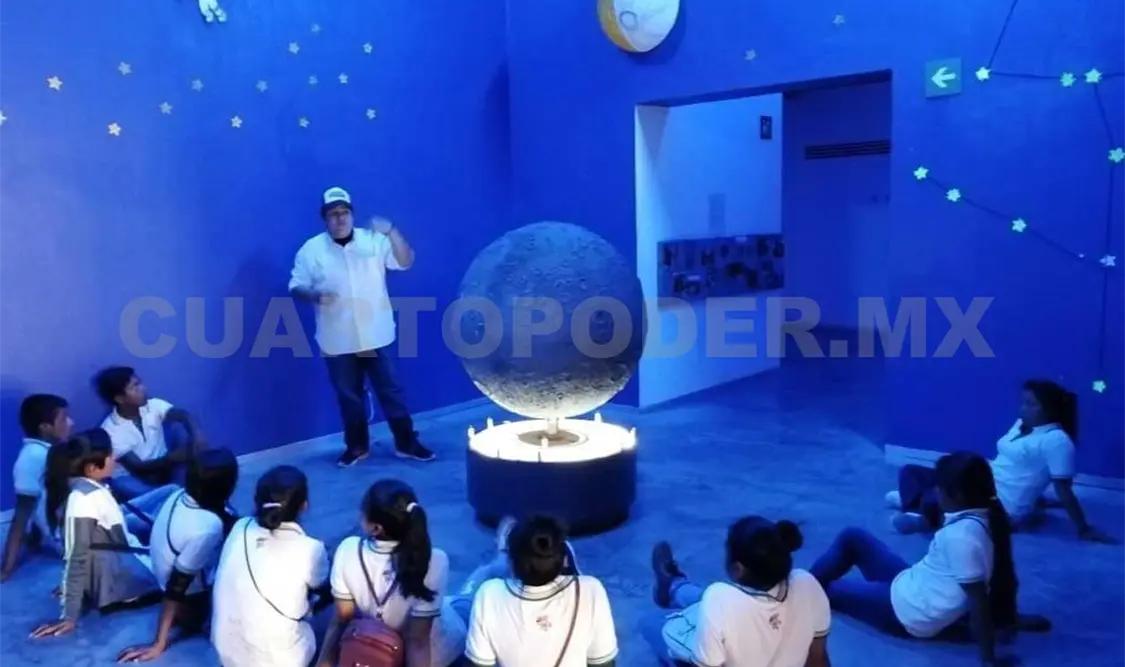 Los visitantes pueden interactuar con los personajes para enriquecer sus conocimientos. Cortesía