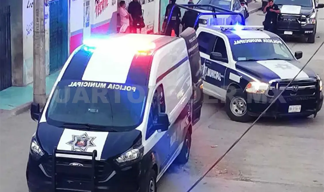 A la llegada de las autoridades, los empleados del negocio narraron cómo se había desarrollado el artero crimen. Moisés Lorenzo / CP