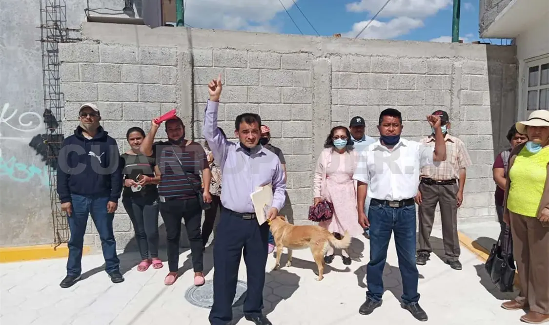 Vecinos inconformes por construcción de barda