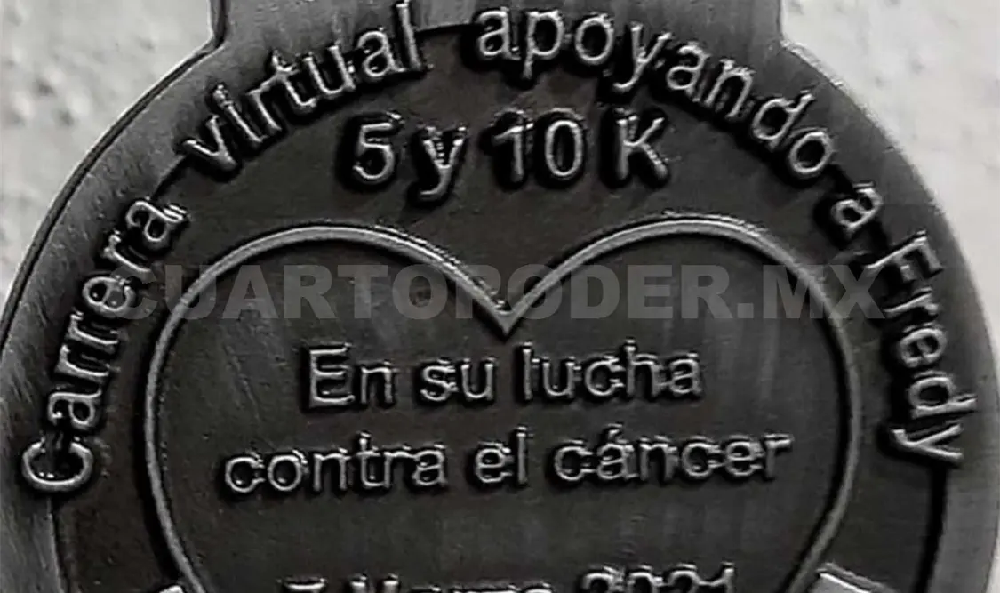 Presentan medalla de la carrera virtual