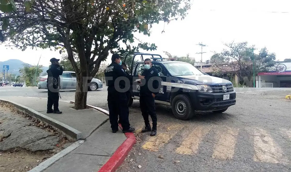Fue a cobrar su beca y desconocidos lo estafan