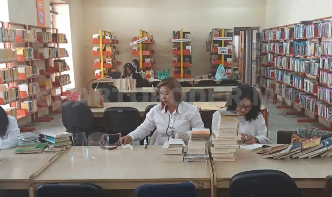 Reciben lote de libros de la dirección nacional