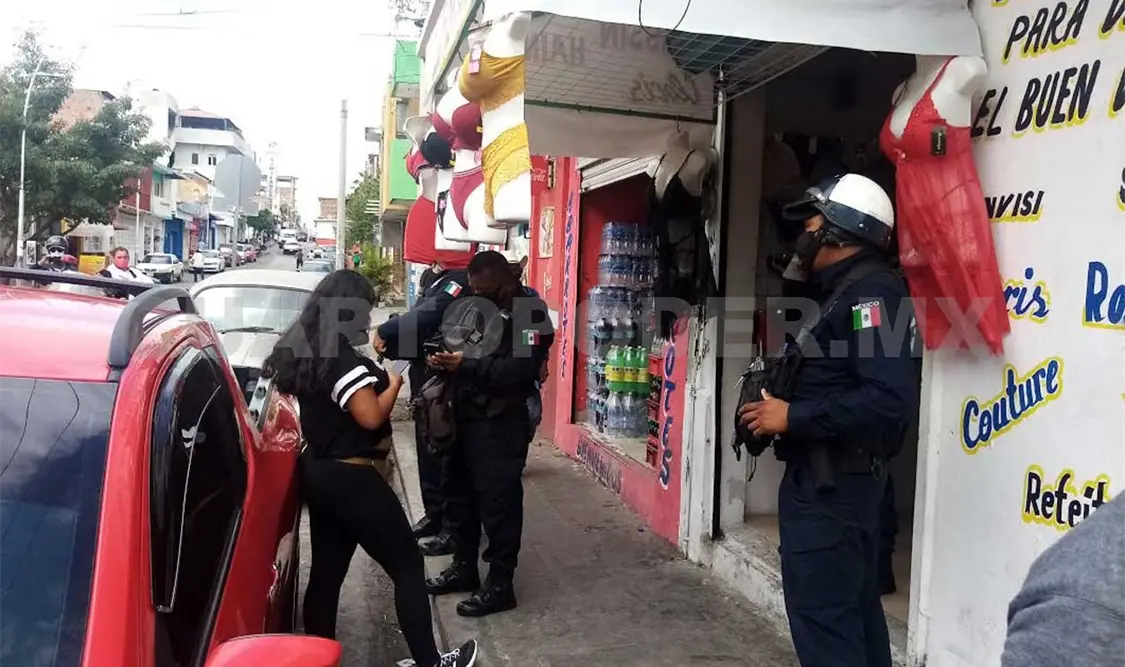 Roban lencería de una tienda en San Roque