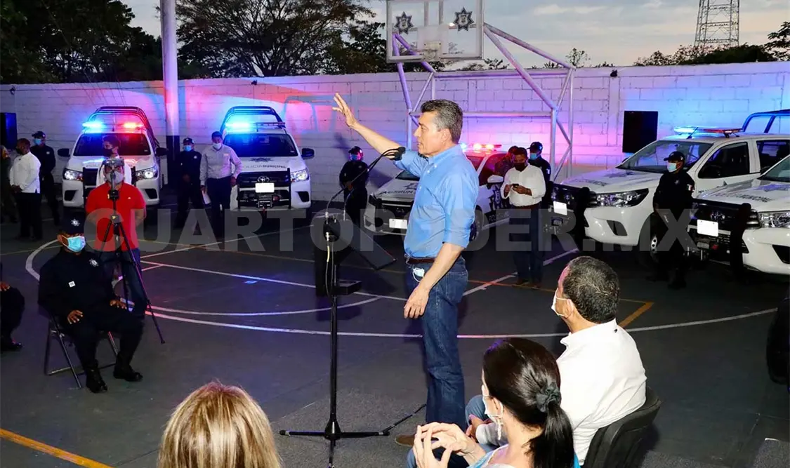 Entregan equipamiento a policía de Tapachula