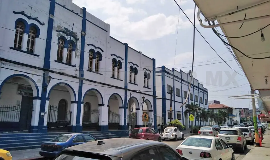 Los cables sueltos abundan en este punto de la ciudad. CP