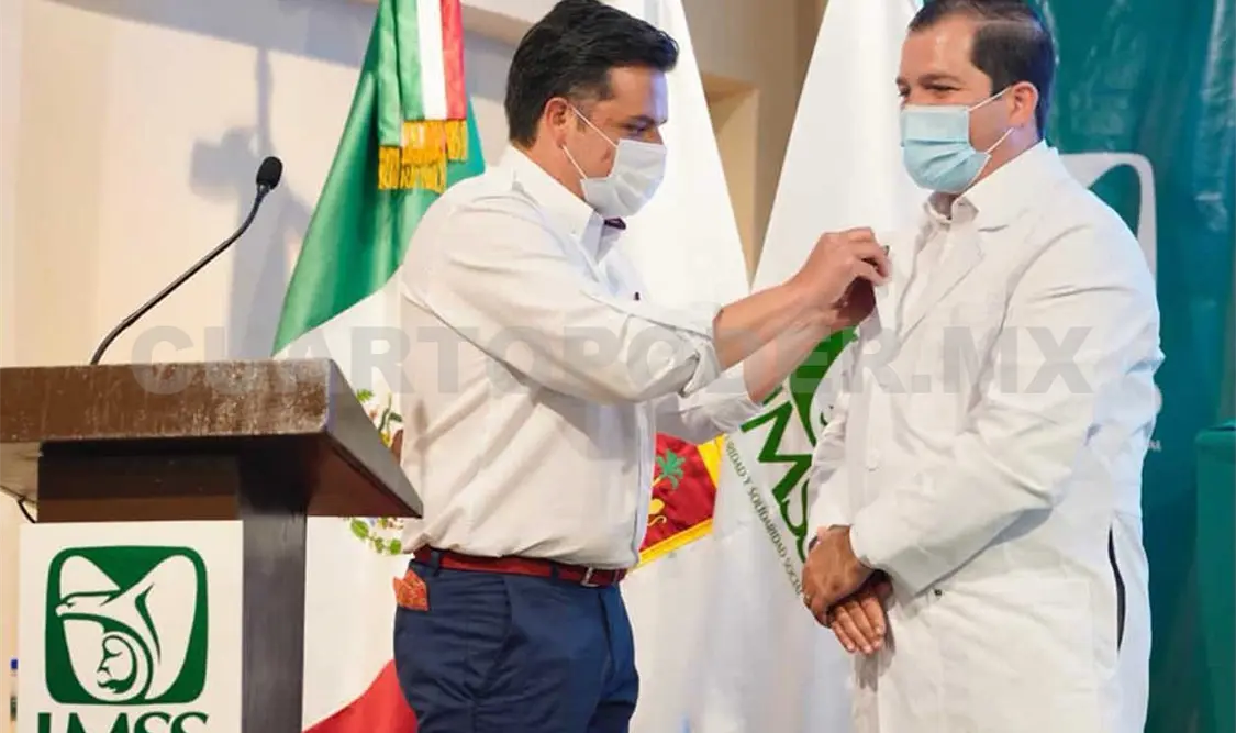Zoé Robledo, director general, asistió al informe del doctor Enrique Leobardo Ureña Bogarín, representante del IMSS en Chiapas. CP