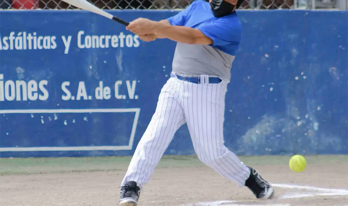 Toda la energía guardada por parte de los peloteros salió este domingo con cada batazo que dieron. Diego Pérez/CP