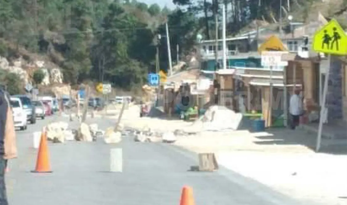 Construyen más topes en el tramo SCLC-Teopisca