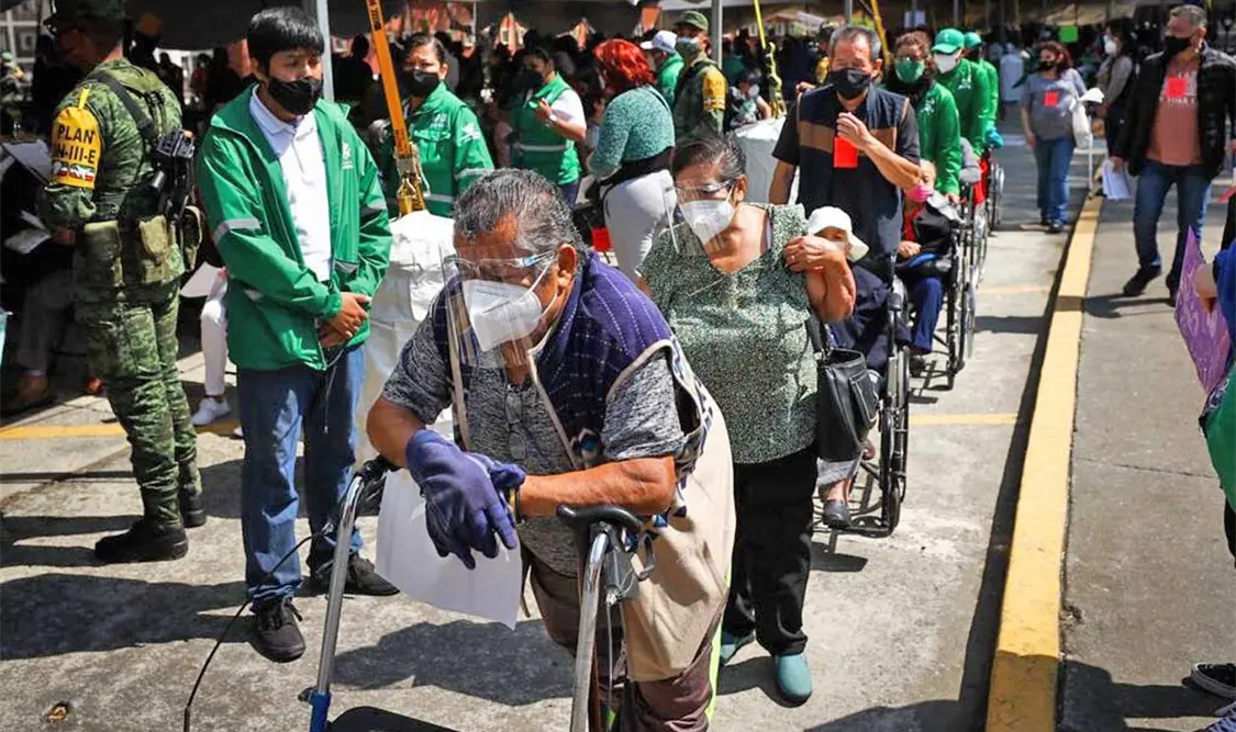 No hay clases sociales, todos quieren vacunarse