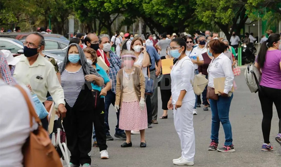 Vacunas en la capital, entre descontrol y esperanza