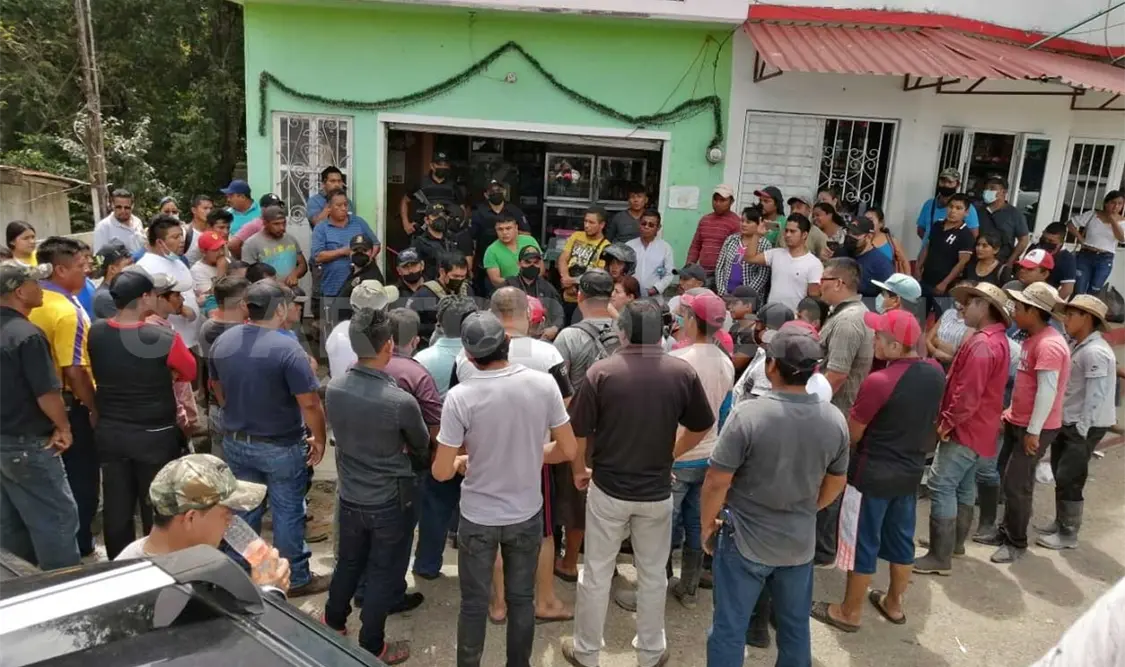 Retienen a elementos de Policía Especializada