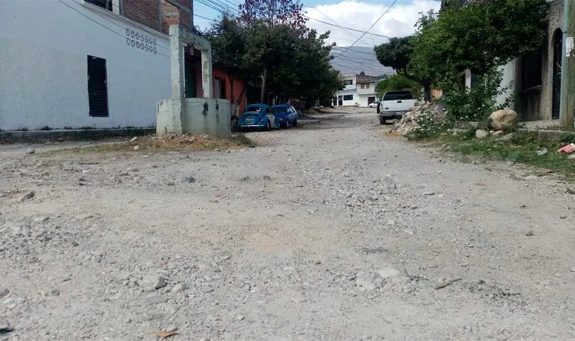 Piden rehabilitación de calles y bulevar