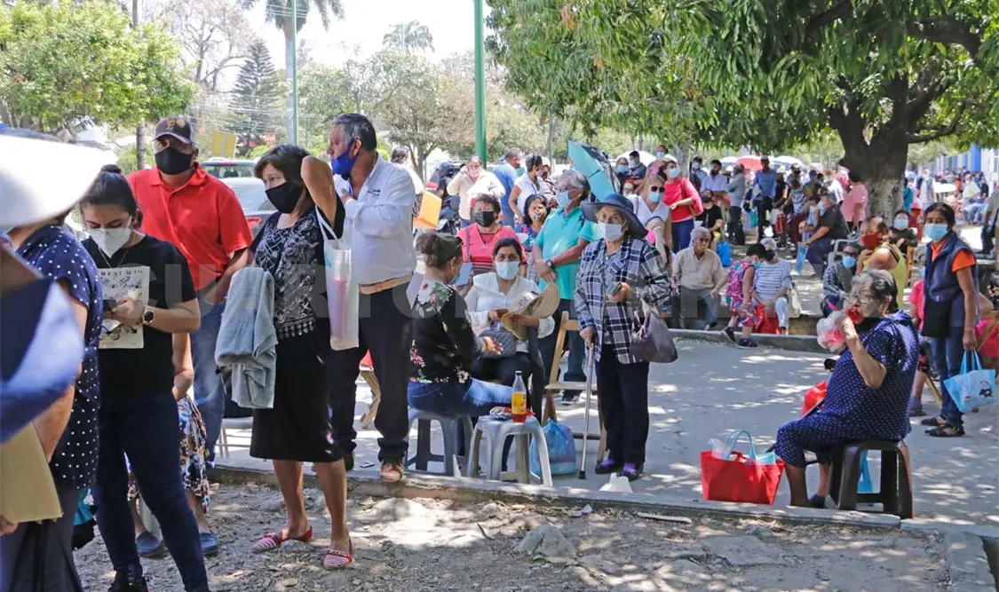 Caos durante último día de vacunación