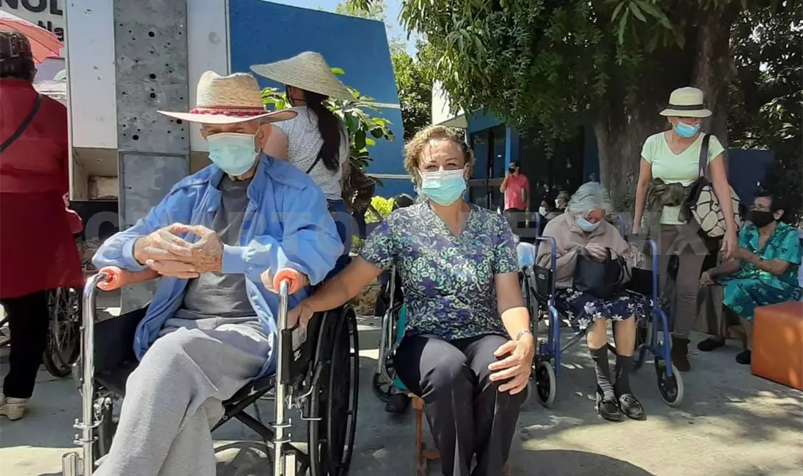 Vacunación, un viacrucis para ancianos
