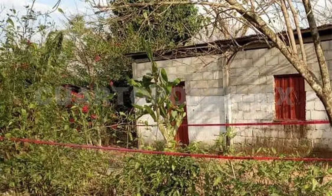 Encuentran a hombre ahorcado en domicilio