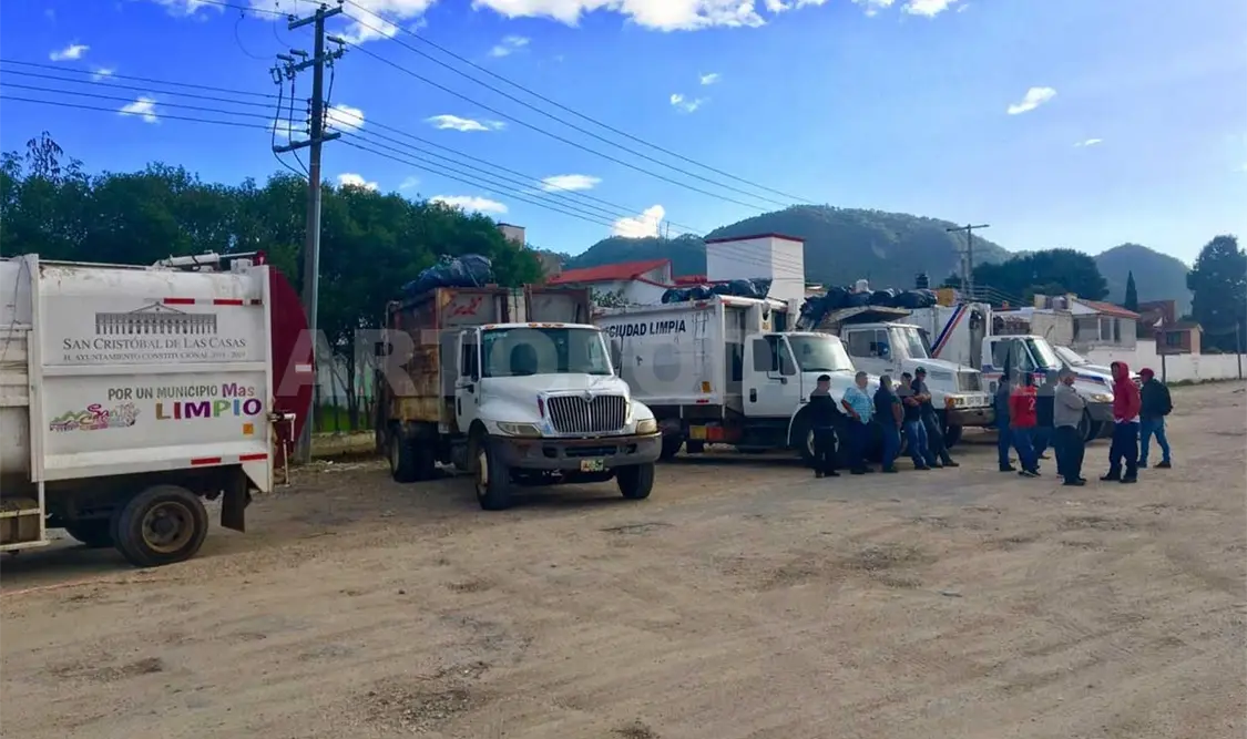 Retienen camiones de basura en San Cristóbal